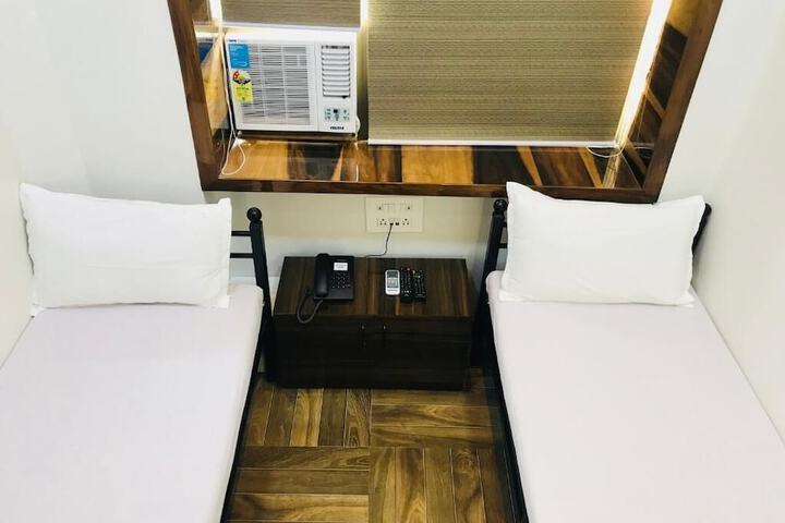 Room 8 of 19