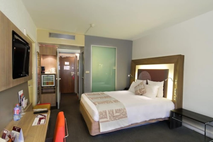 Room 17 of 48