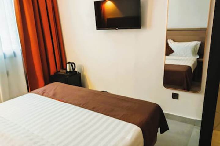 Room 12 of 29