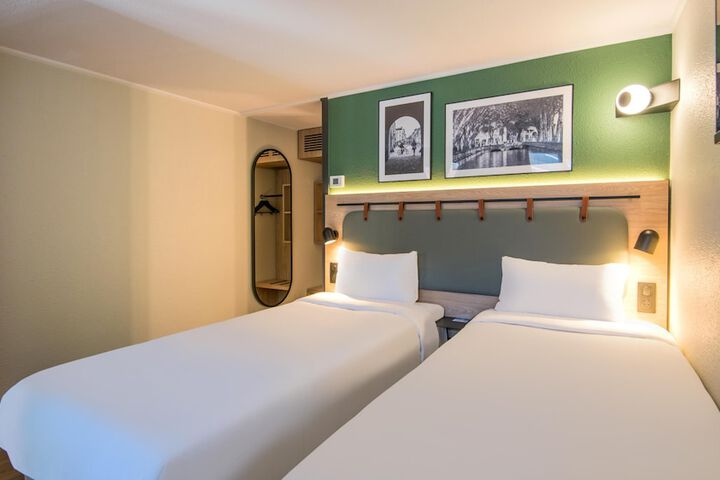 Room 8 of 38
