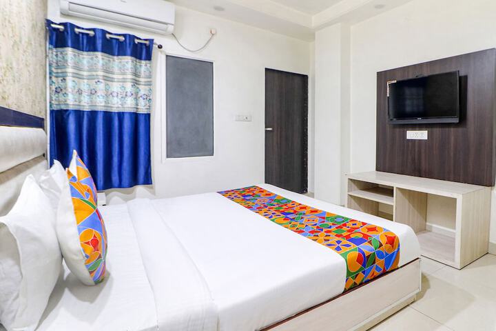 Room 15 of 28