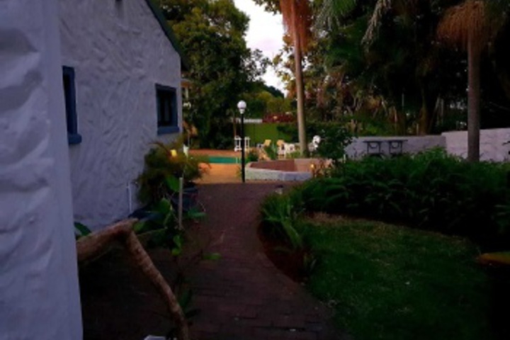 Hotel Exterior 10 of 168