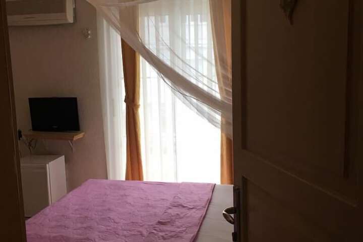 Room 7 of 96