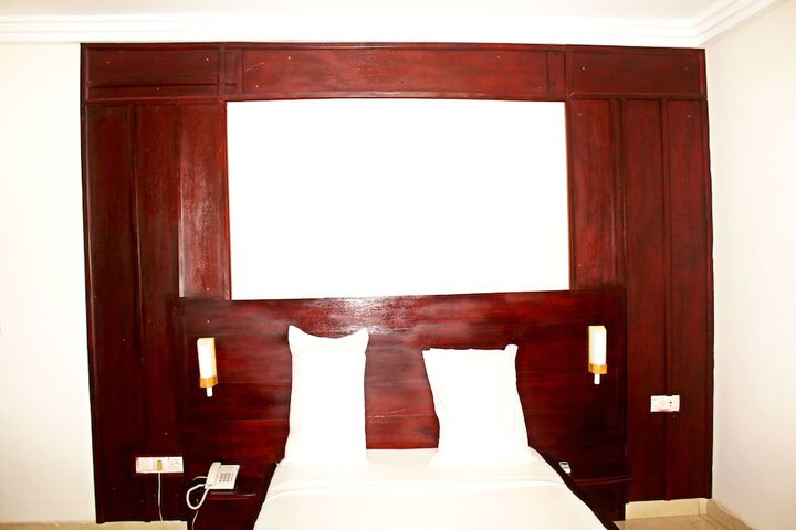 Room 3 of 55
