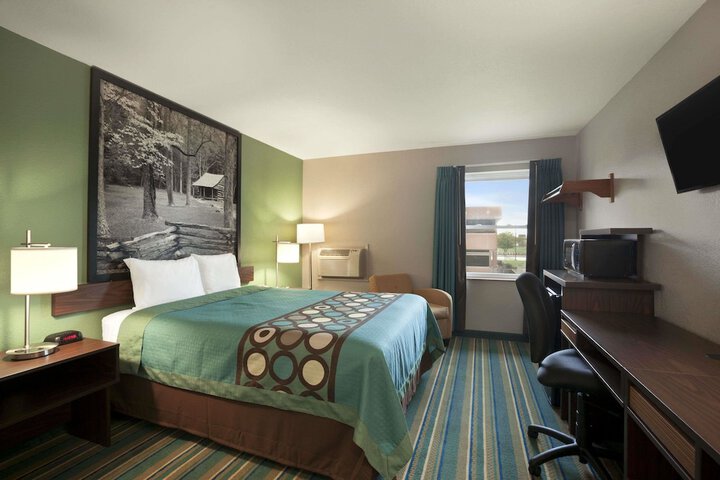 1 King Bed (10 of 12)