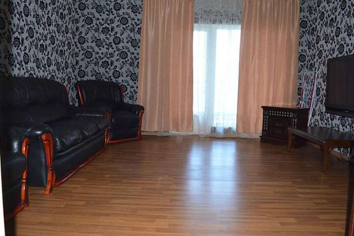 Room 9 of 93