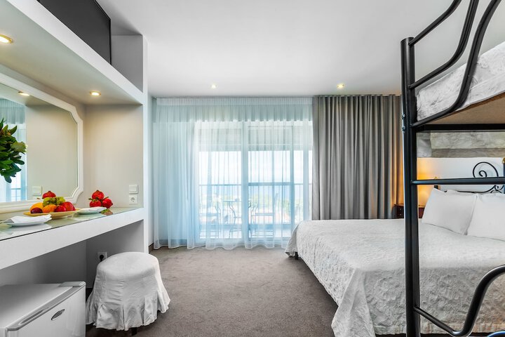 Room 87 of 221