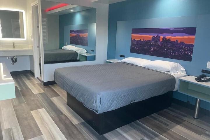 Room 11 of 20