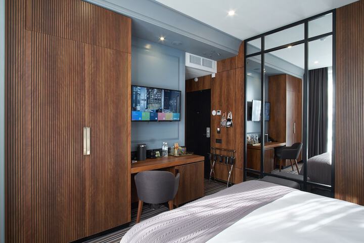 Room 5 of 36