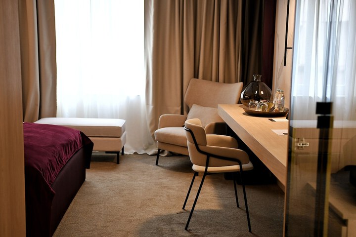 Room 12 of 68