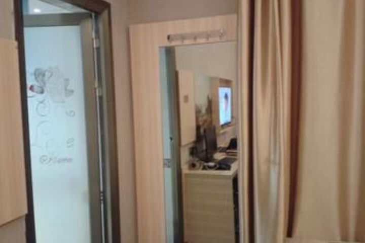 Room 10 of 83