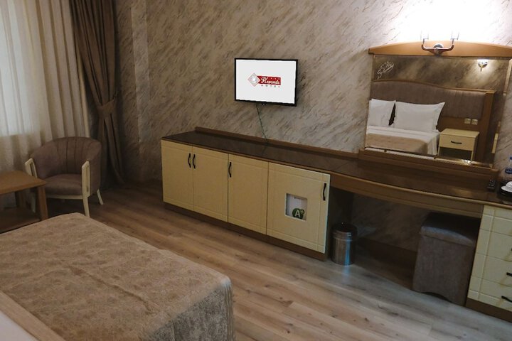 Room 9 of 46