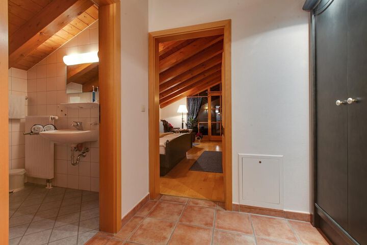 Room 5 of 25