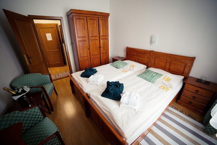 Room 21 of 35