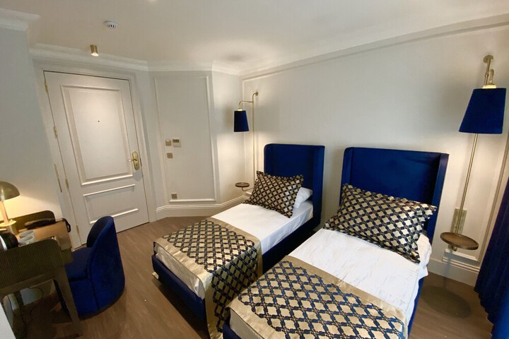 Room 3 of 28