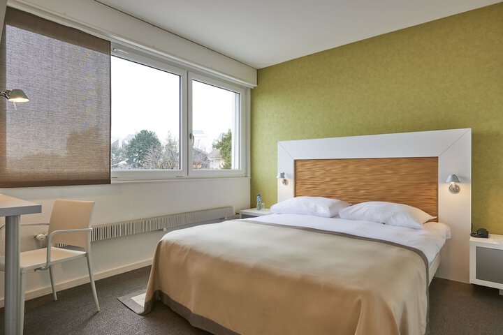 Room 8 of 34