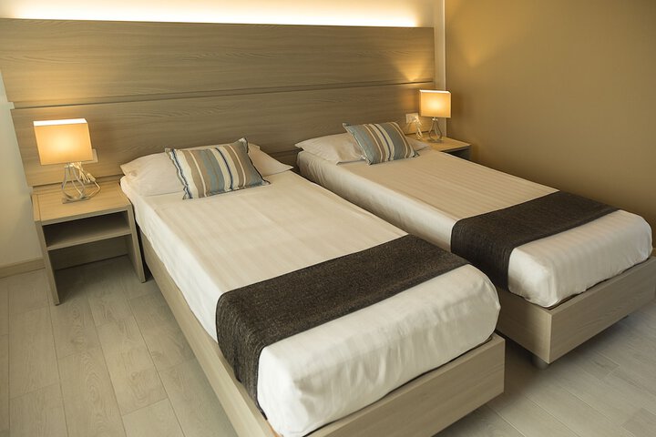 Room 5 of 27
