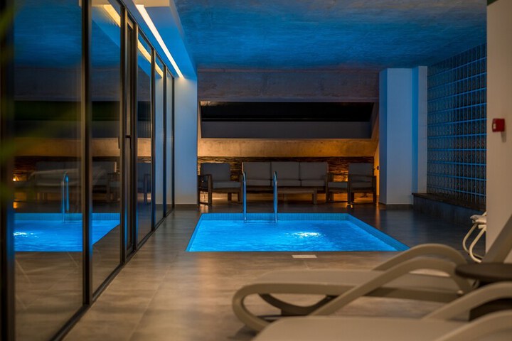 Pool 95 of 147