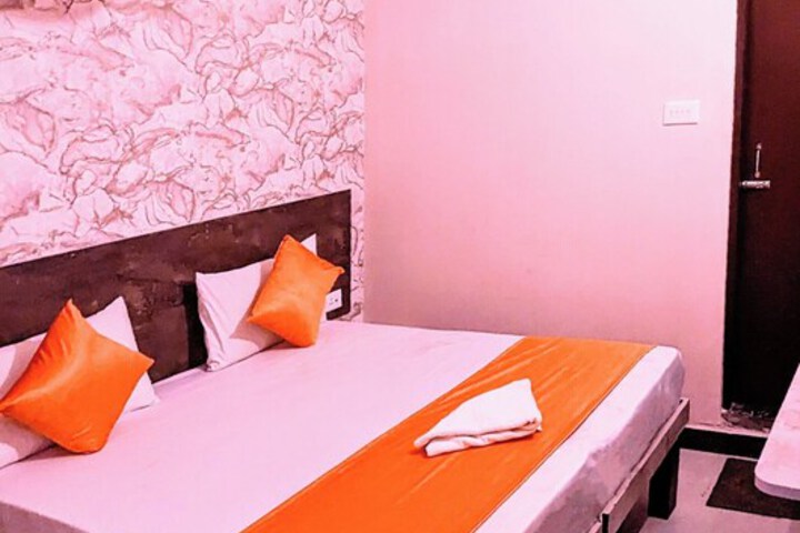 Room 5 of 13