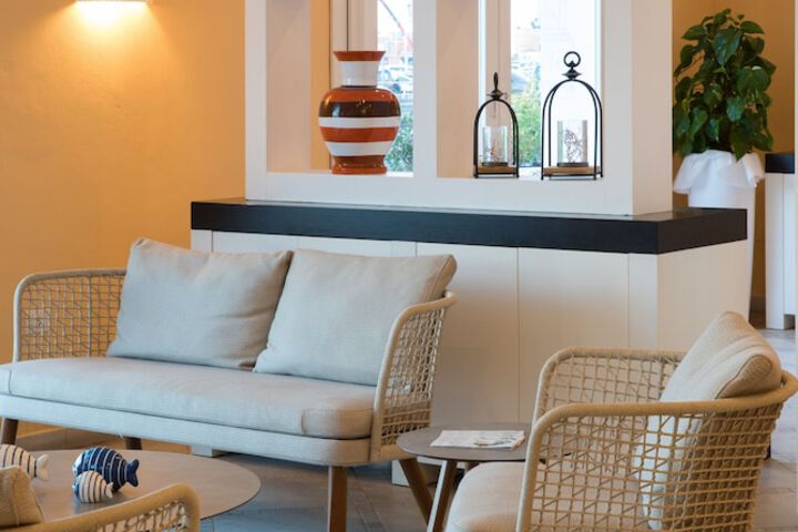 Guest Lobby
