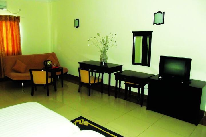 Room 4 of 32