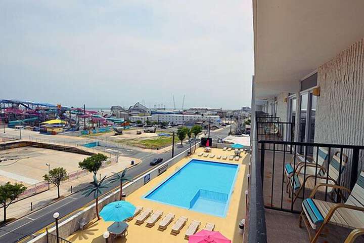 Hotel with Pool