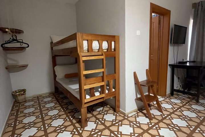 Room 25 of 42
