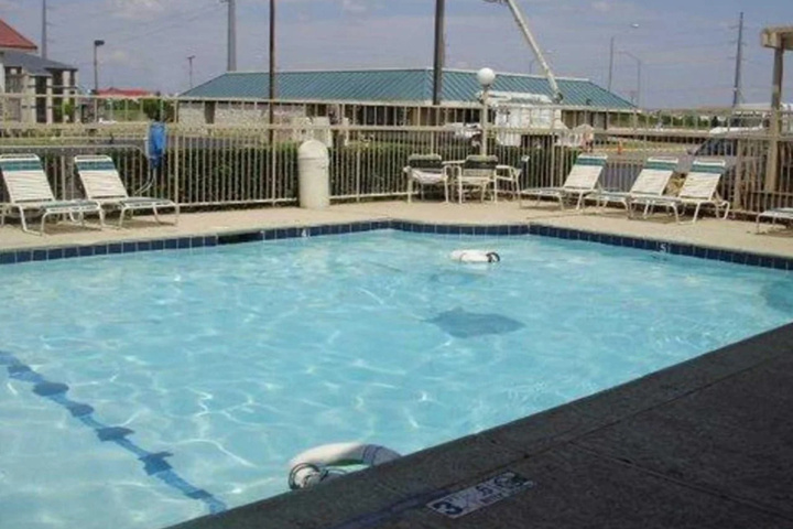 Pool 10 of 11