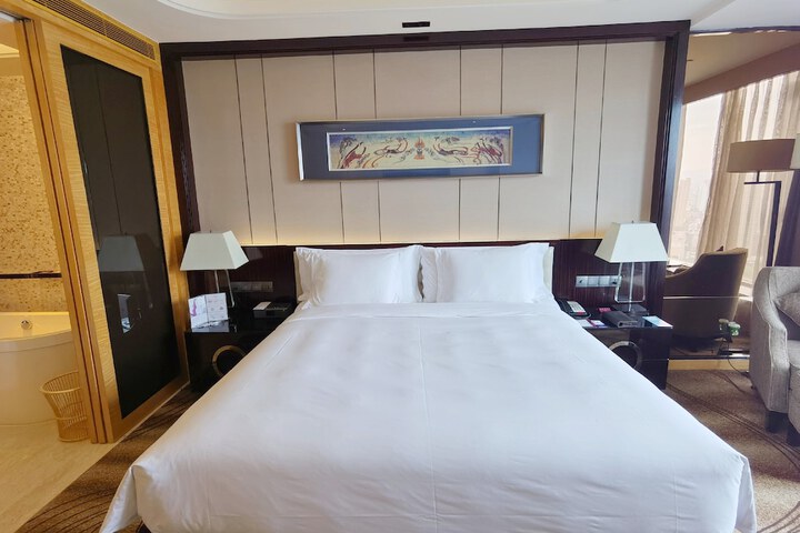 Room 12 of 133