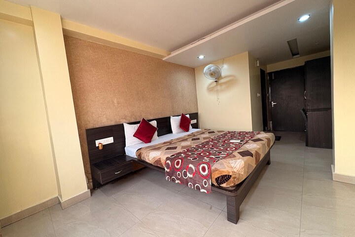 Room 16 of 28