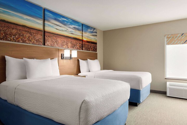 1 King Bed (6 of 9)