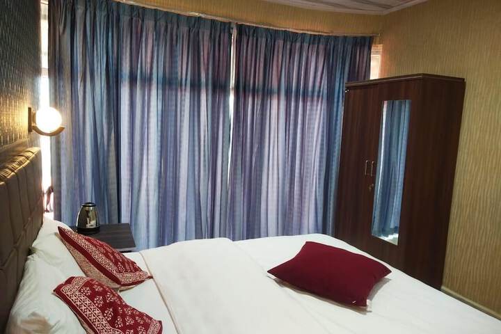 Room 5 of 13