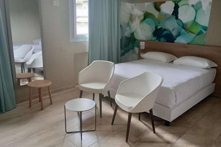 Room 9 of 30