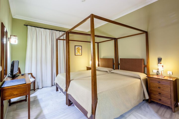 Room 10 of 37
