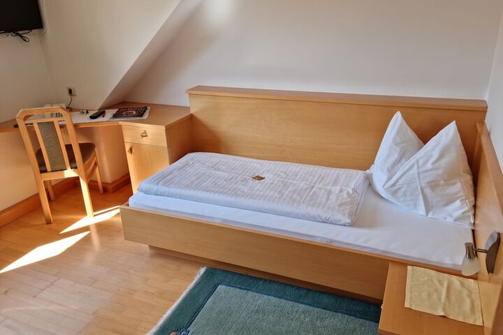Room 4 of 23