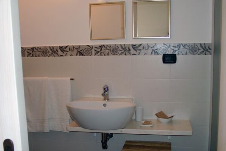 Room 33 of 50