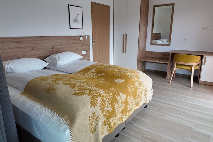 Room 8 of 40