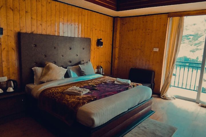 Room 32 of 46