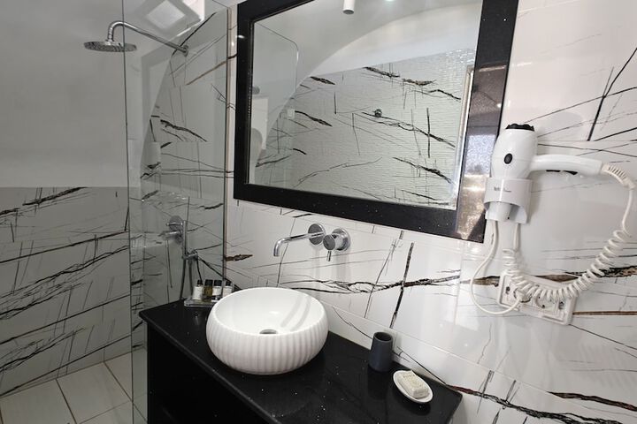 Room 11 of 20
