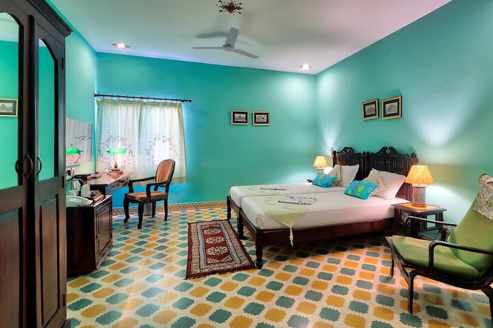 Room 12 of 38