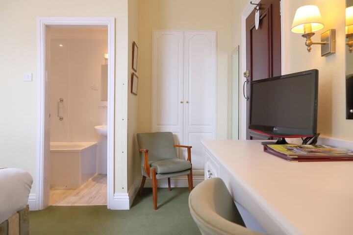 Room 62 of 104
