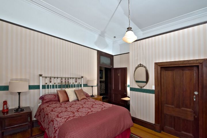 Room 12 of 85