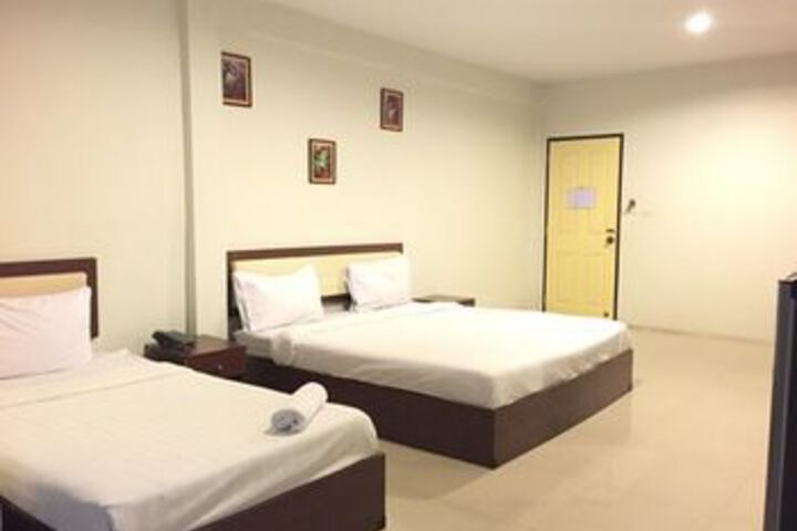 Room 13 of 30