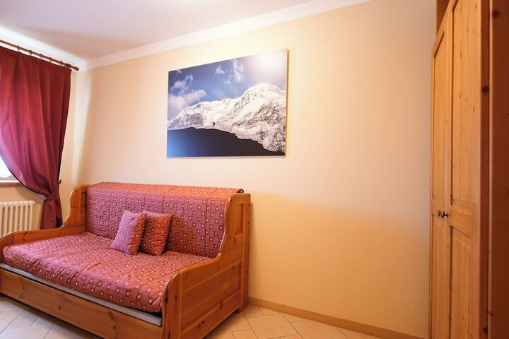 Room 28 of 49