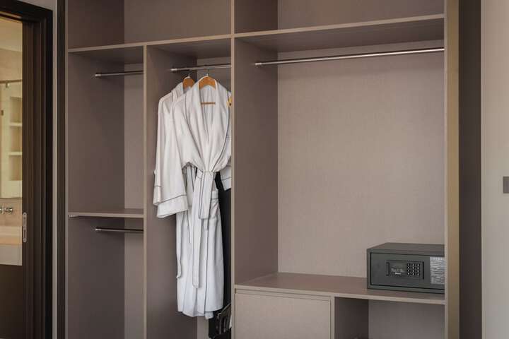 Room 42 of 79