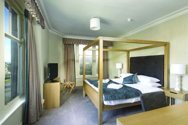 Room 9 of 100