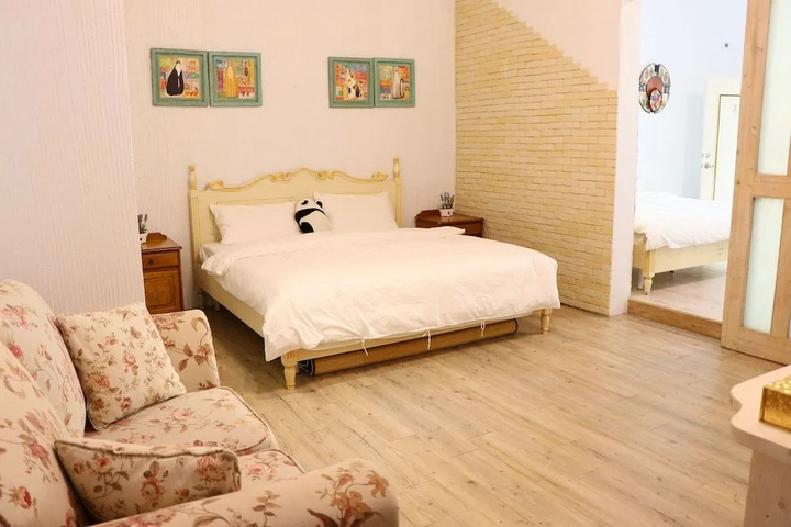 Room 6 of 15