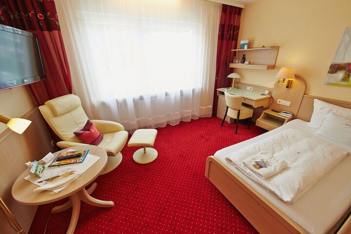 Room 13 of 32