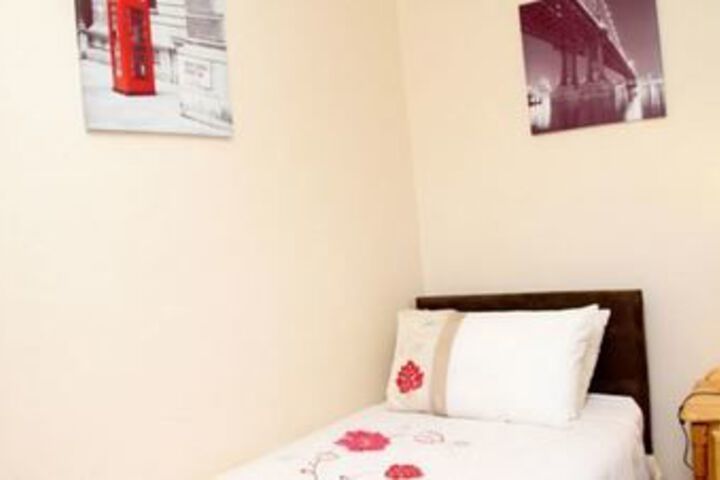 Room 27 of 34