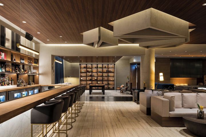 Lounge 87 of 126